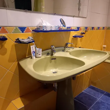 民宿 Maison Ch 4 Proche Gare Charleroi-Sud Et Aeroport Bxl Sud *